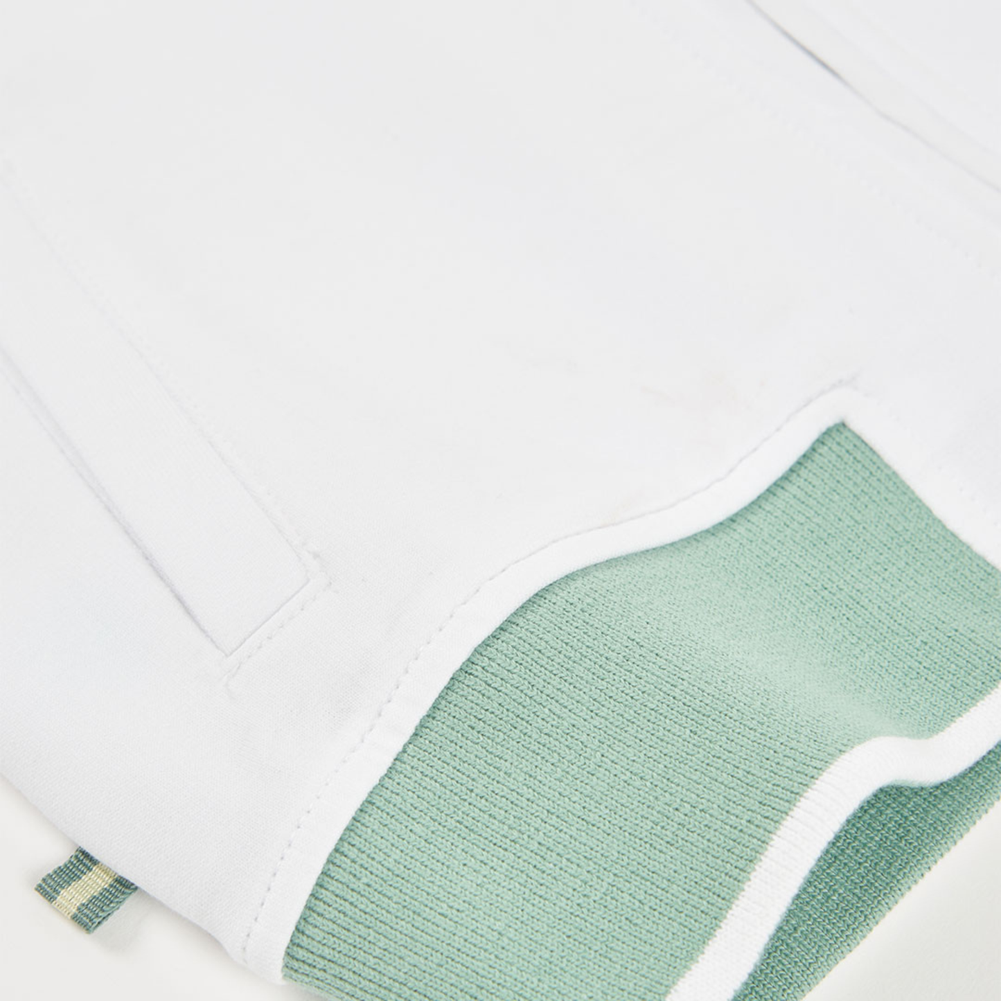 Blusão Estilo Bomber: Branco e Verde