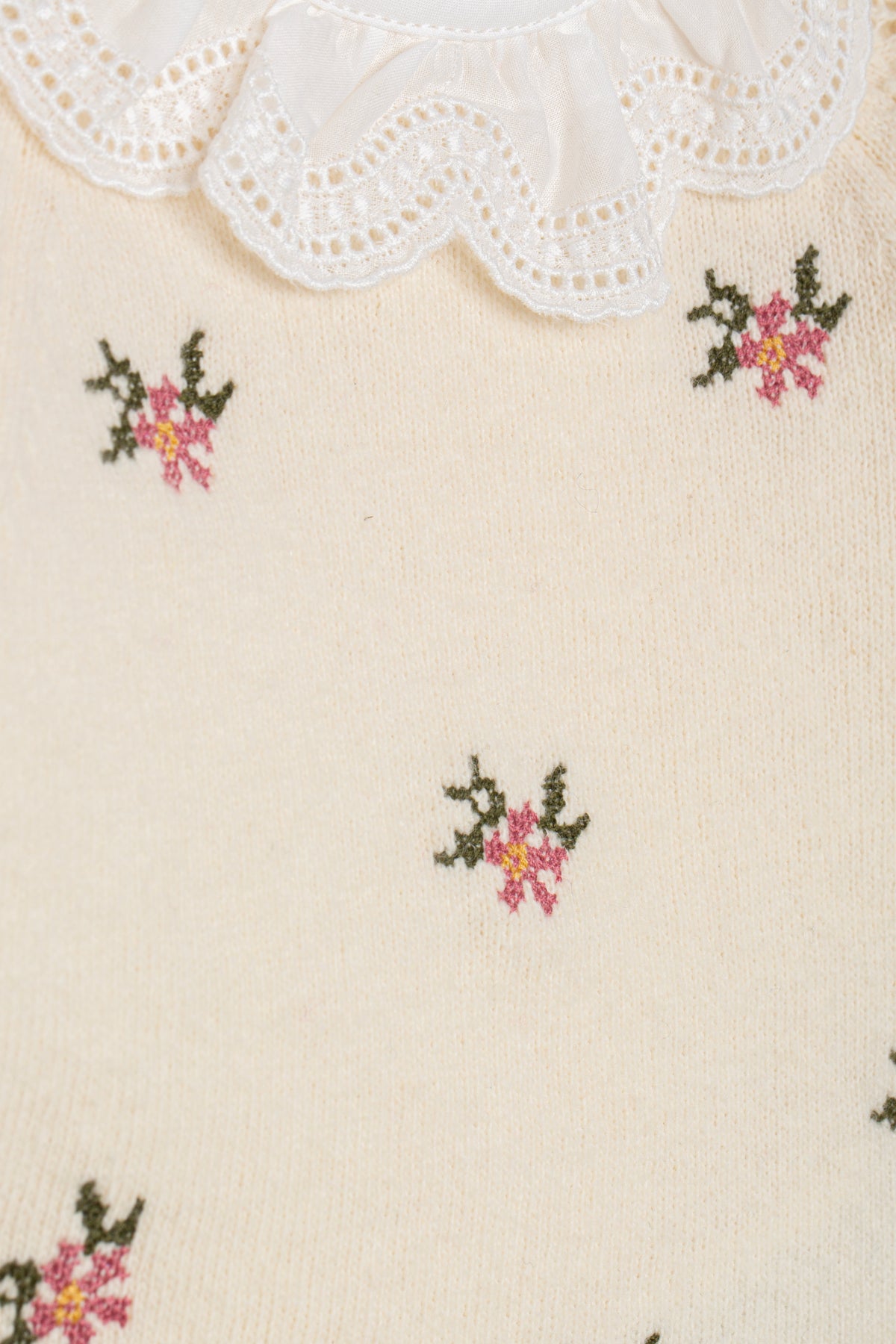 Conjunto de Malha com Flores Bordadas e Gola Rendada para Bebé