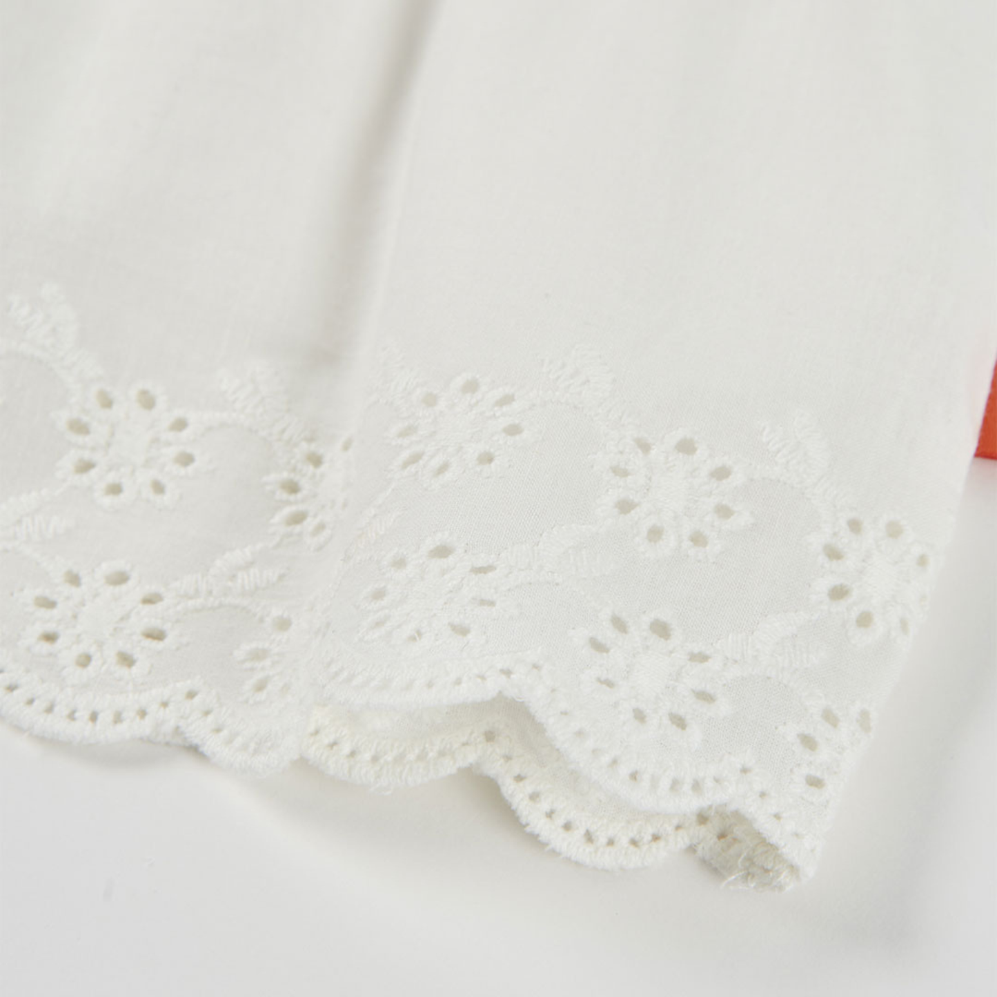 Conjunto de bebé em algodão branco