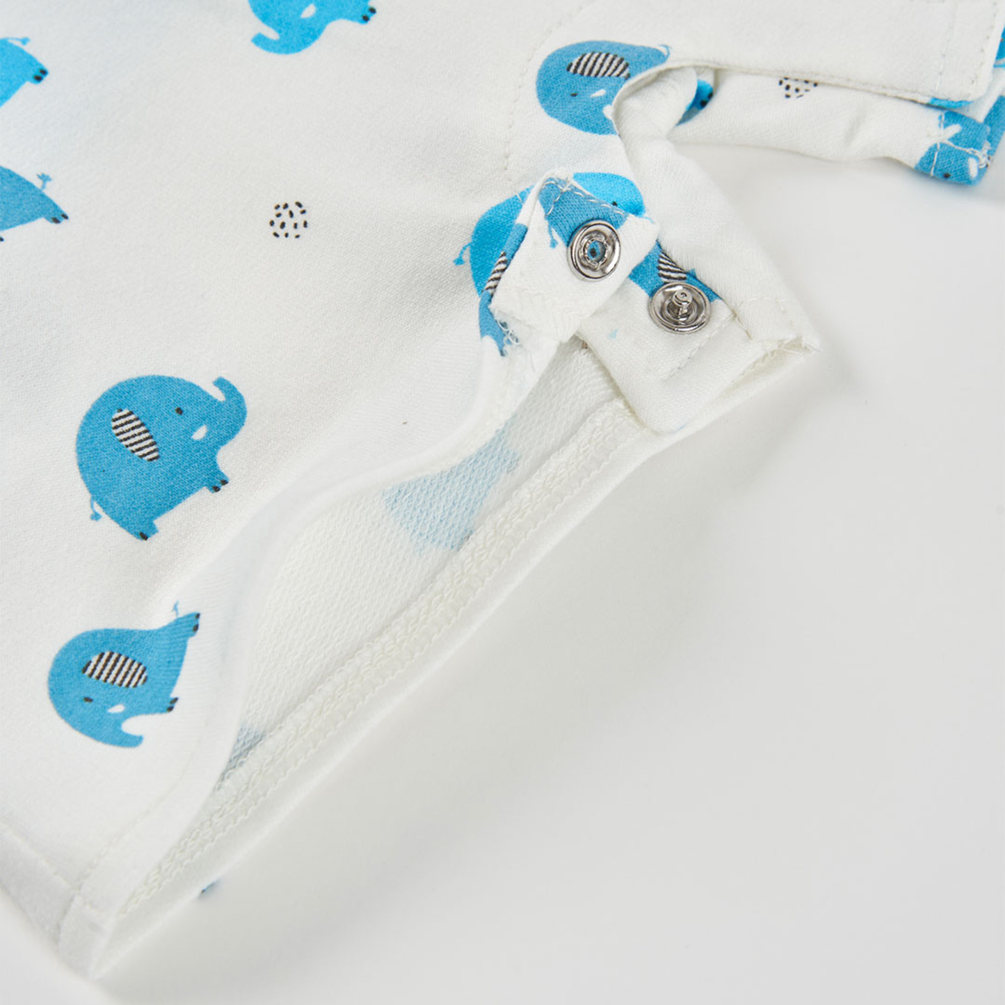 Conjunto de Jardineiras e T-shirt Azul