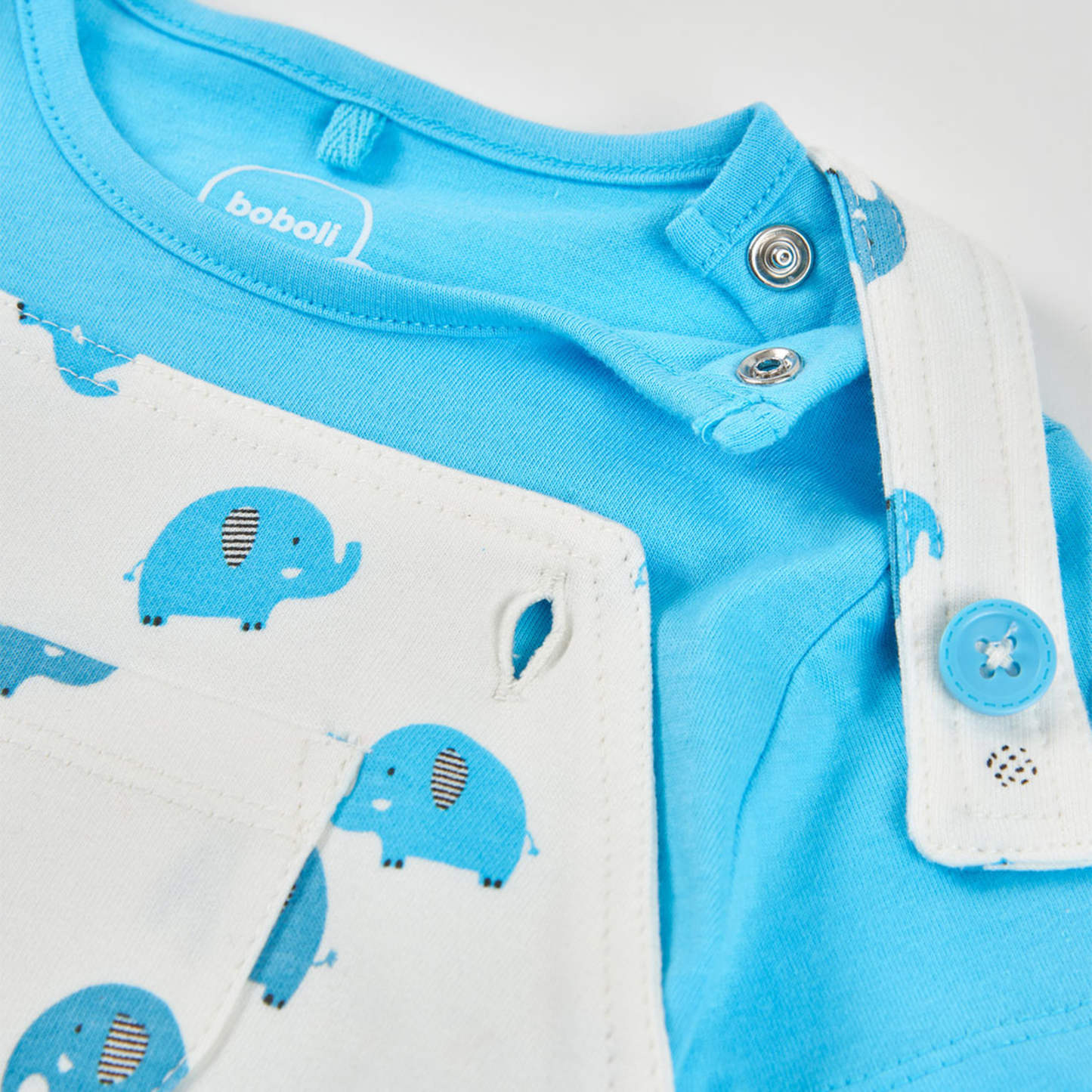 Conjunto de Jardineiras e T-shirt Azul