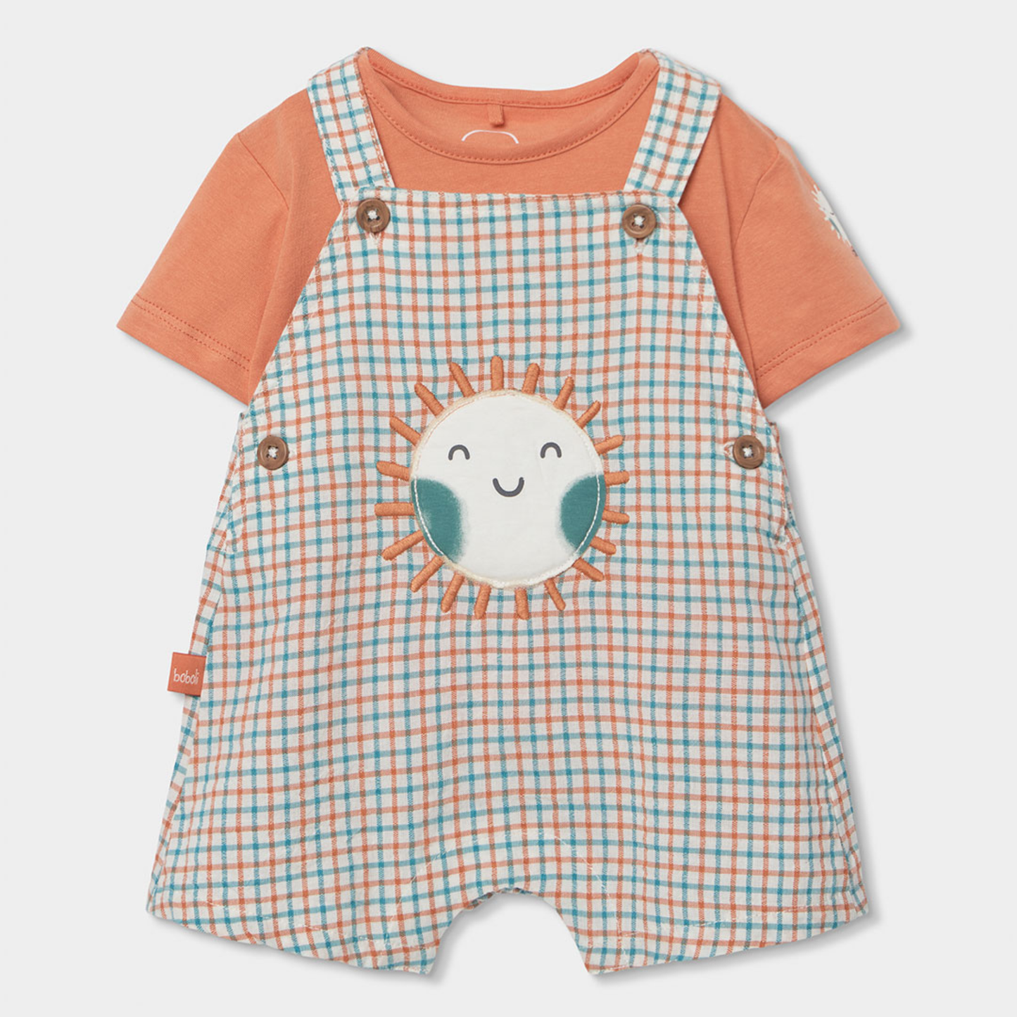 Conjunto de Jardineiras e T-shirt xadrez