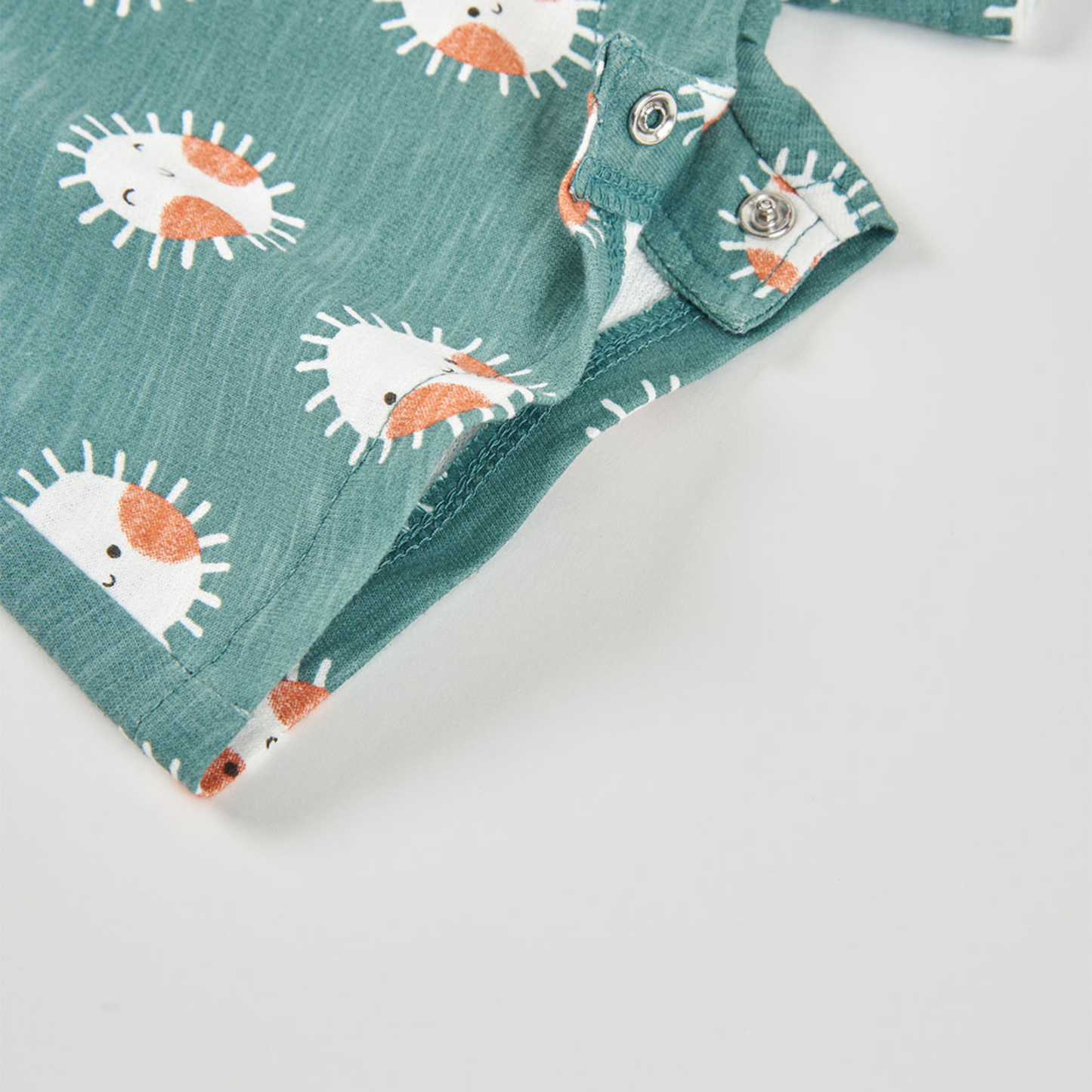 Conjunto de Jardineiras e T-shirt Verde