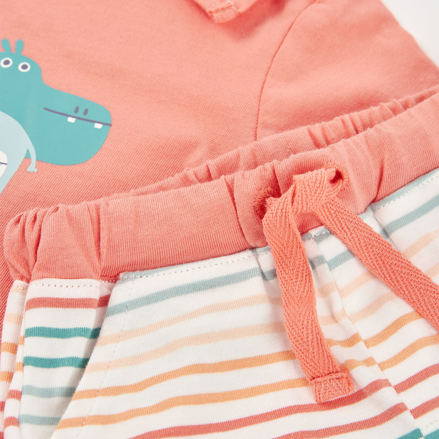Conjunto de T-shirt e Calções