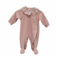 Babygrow em veludo rosa velho com folho
