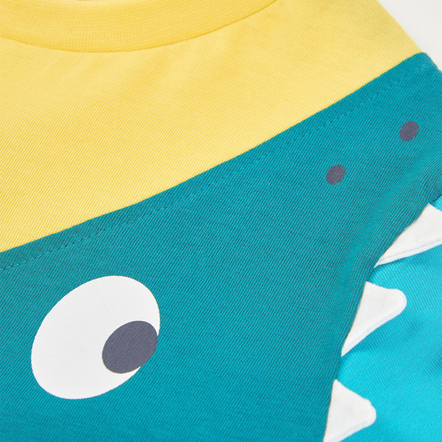 T-shirt Amarela para Menino com Aplique de Tubarão 3D