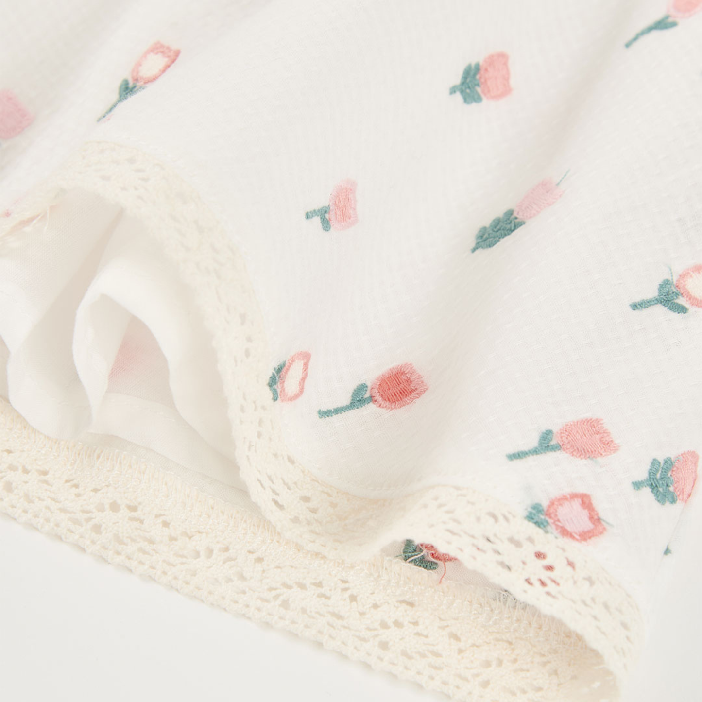 Vestido de Flores e Tapa-fraldas