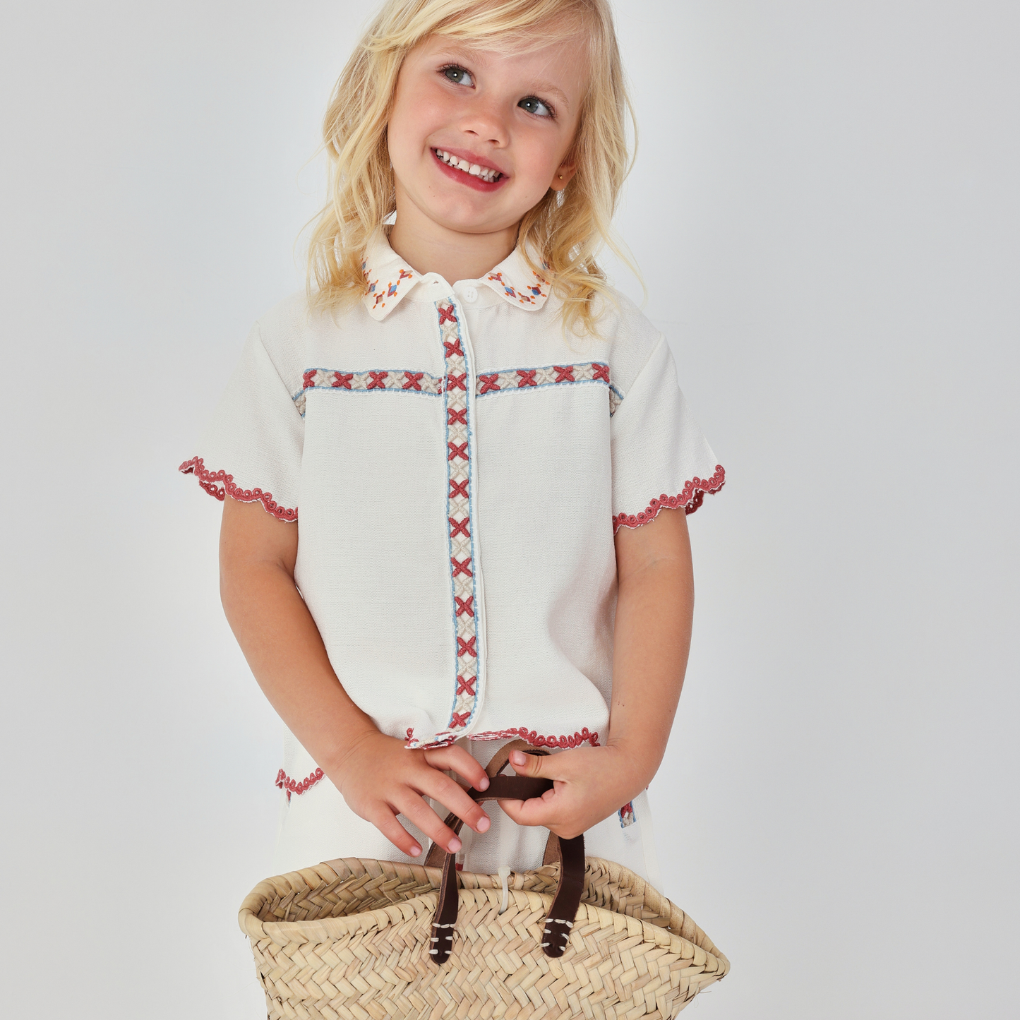Blusa de Menina com Bordados