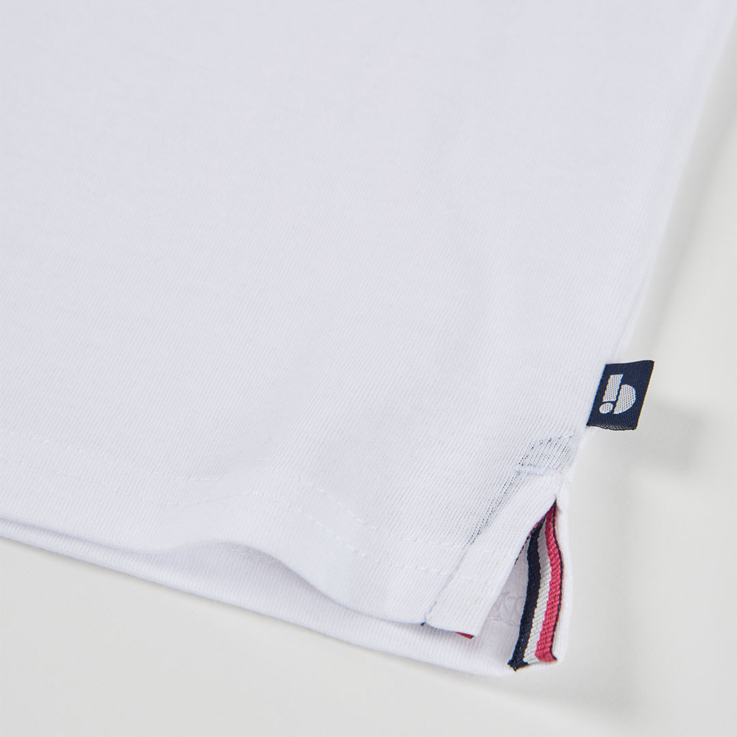 T-shirt Branca com Baleia