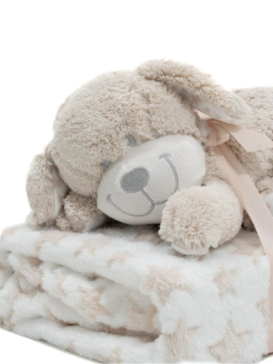 Cão de peluche com manta